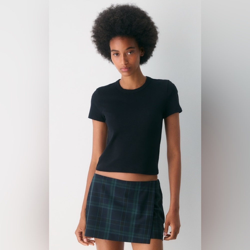 Aritzia Sunday BestHug Little Ribbed Black Short Sleeve Tee S